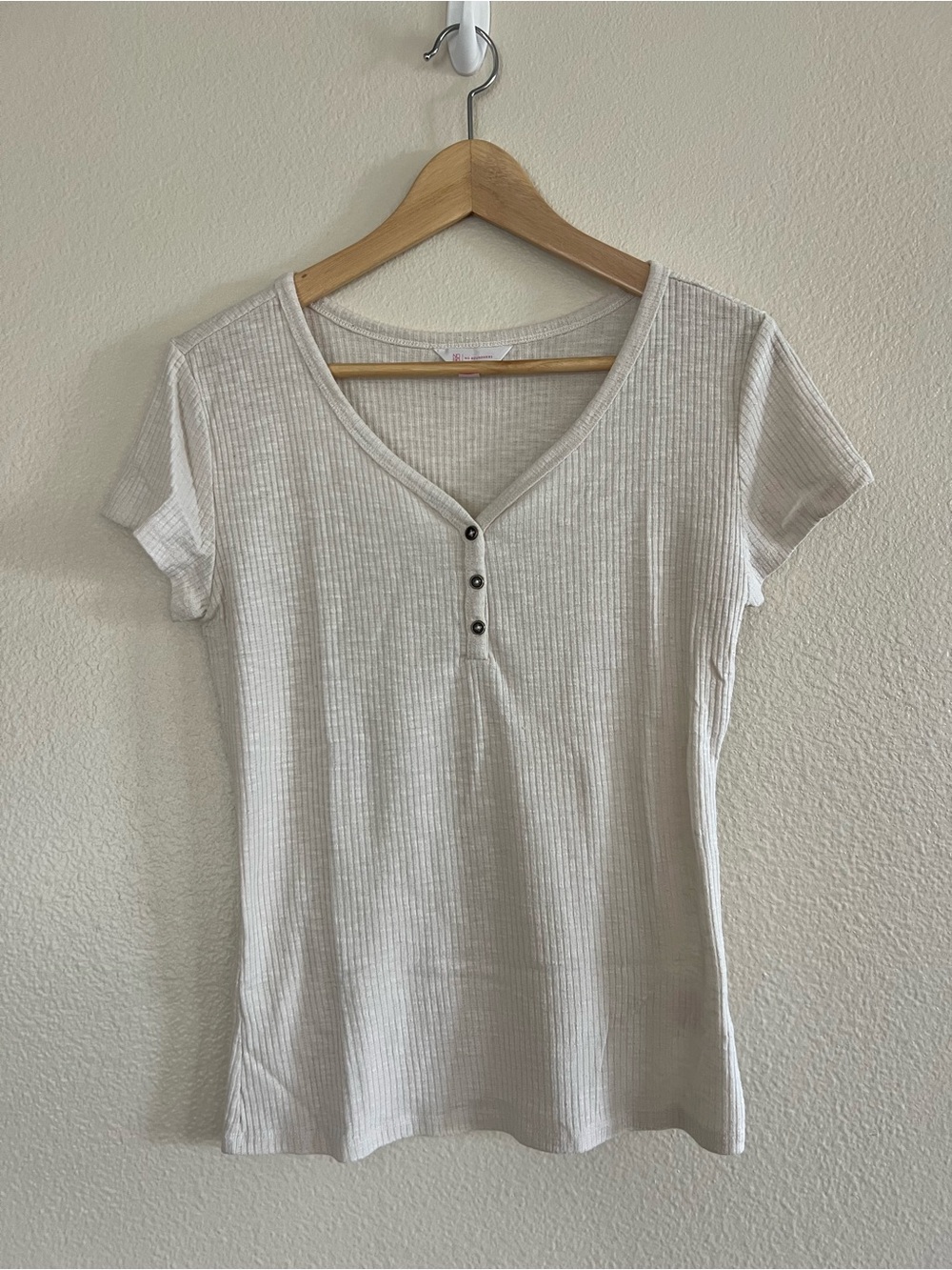 Ribbed V-Neck Short Sleeve Top in Light Cream
